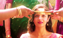 16 Gifs Of Alia Bhatt That Perfectly Summarize Every Girl's Experience At Indian Weddings!