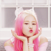 Hyejeong's pink hair - Celebrity Photos & Videos - OneHallyu