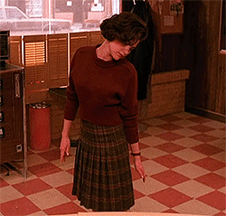 Sherilyn Fenn as femme fatale Audrey Horne in Twin Peaks, 1990 : r ...
